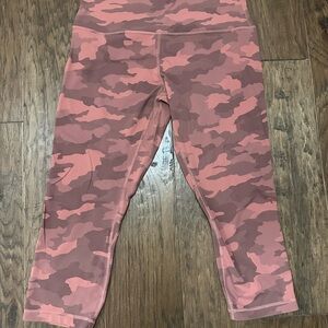 Lululemon Align High Rise Crop 21" in Camo Briar Rose size 12